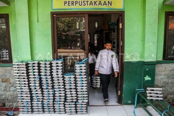 BGN Hentikan Sementara Makan Bergizi Gratis di Enam Wilayah Jabar Terdampak Erupsi