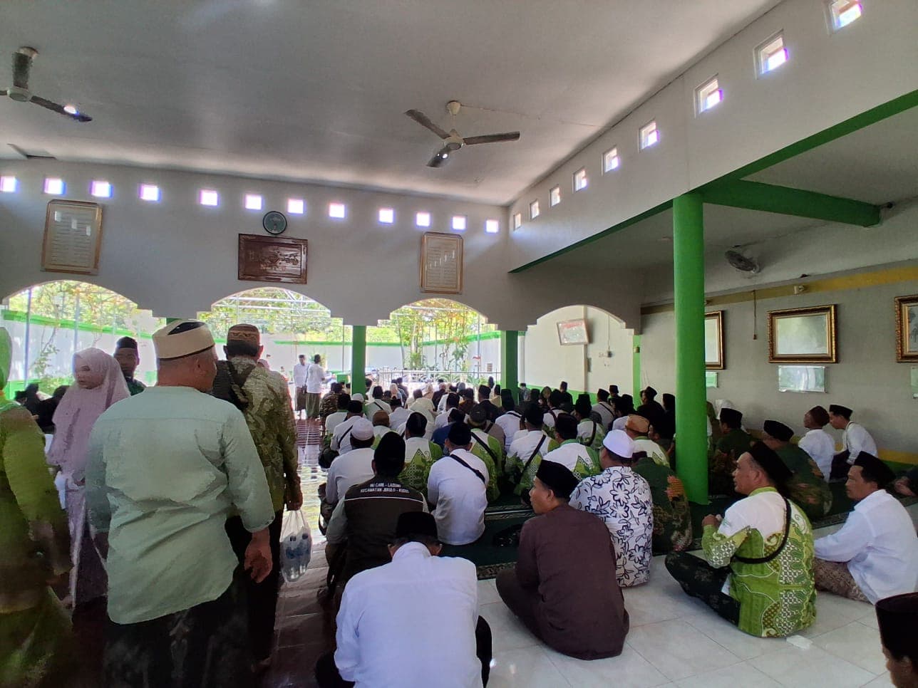 250 Peziarah Asal NTB Ziarahi Makam Kiai Wahab Hasbullah Jelang Muktamar ke-35 NU