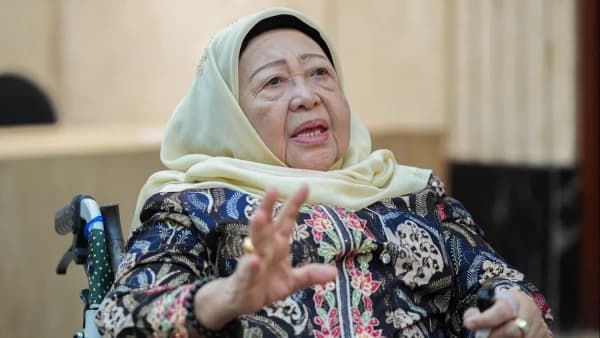 Sampaikan Duka Mendalam, KH Cholil Nafis Doakan Perjuangan Nyai Mahfudhoh Diterima Allah SWT