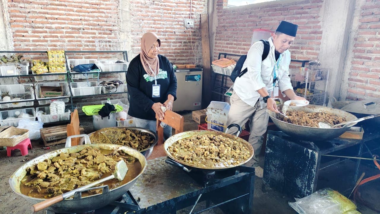 Aksi Gotong Royong Warga Jombang Sediakan 7.000 Porsi Nasi Gratis untuk Muhibbin NU