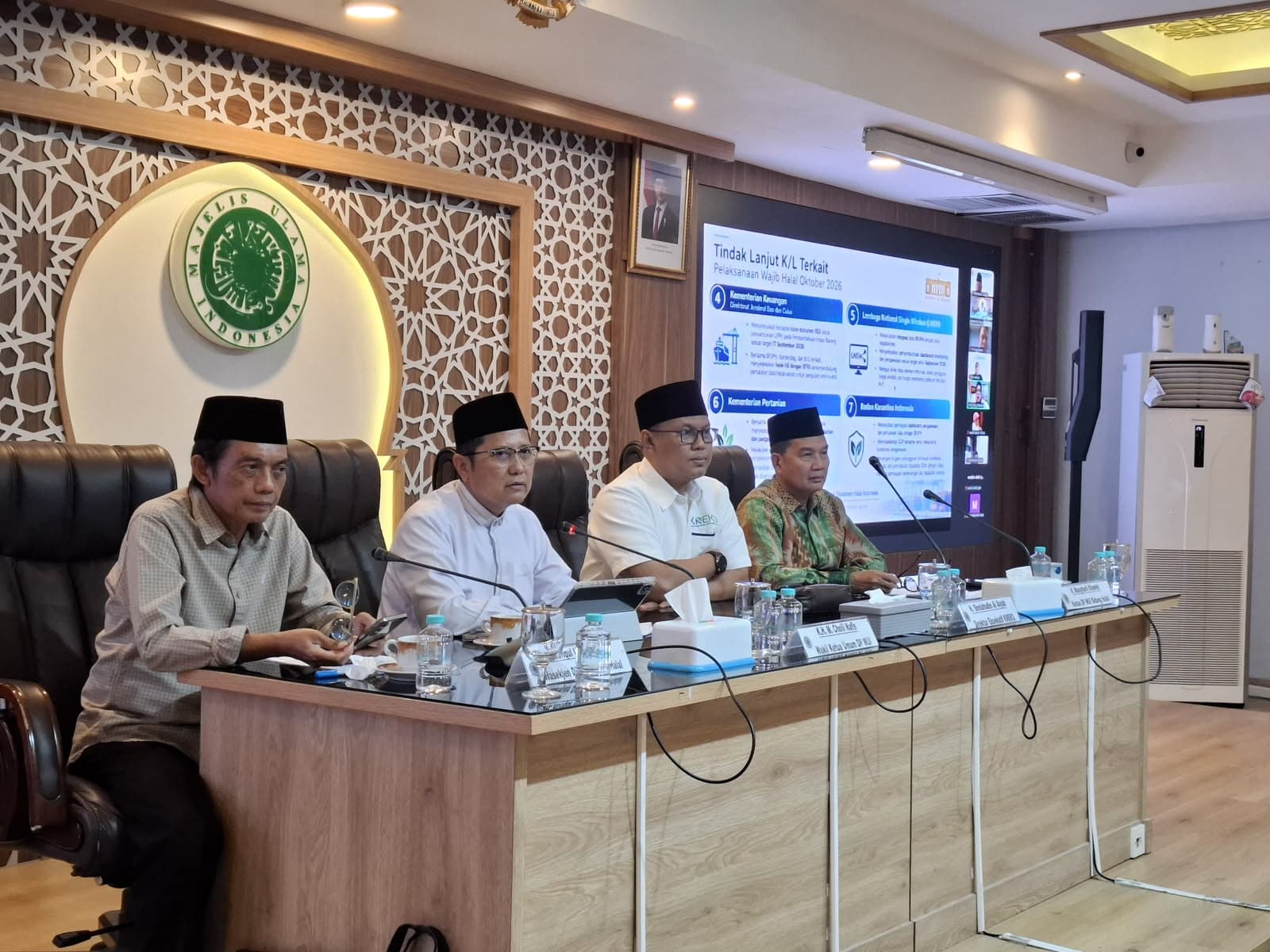 Tak Ada Penundaan, Kiai Cholil Nafis Tegaskan Wajib Halal Berlaku 18 Oktober 2026