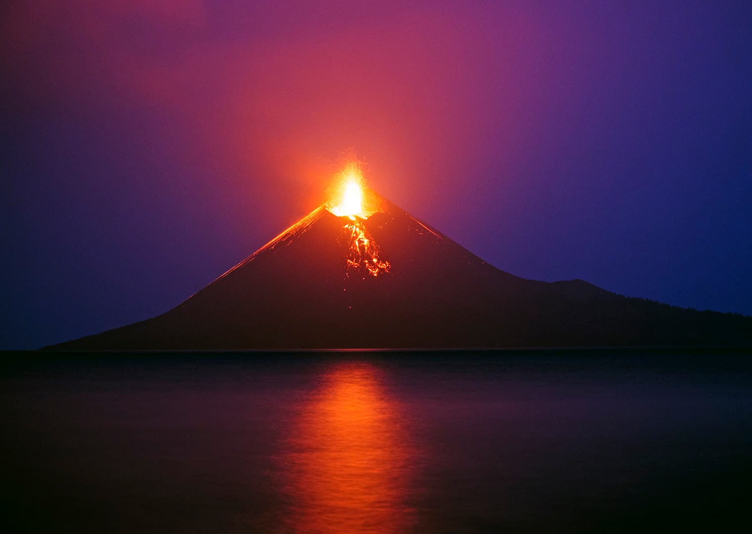 Warga Pesisir Banten dan Lampung Diimbau Tetap Tenang Pascaerupsi Anak Krakatau